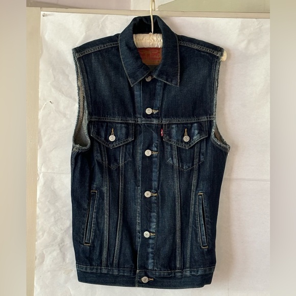 Levi’s Dark Denim Jean Cutoff Trucker Vest sz S - Picture 2 of 7